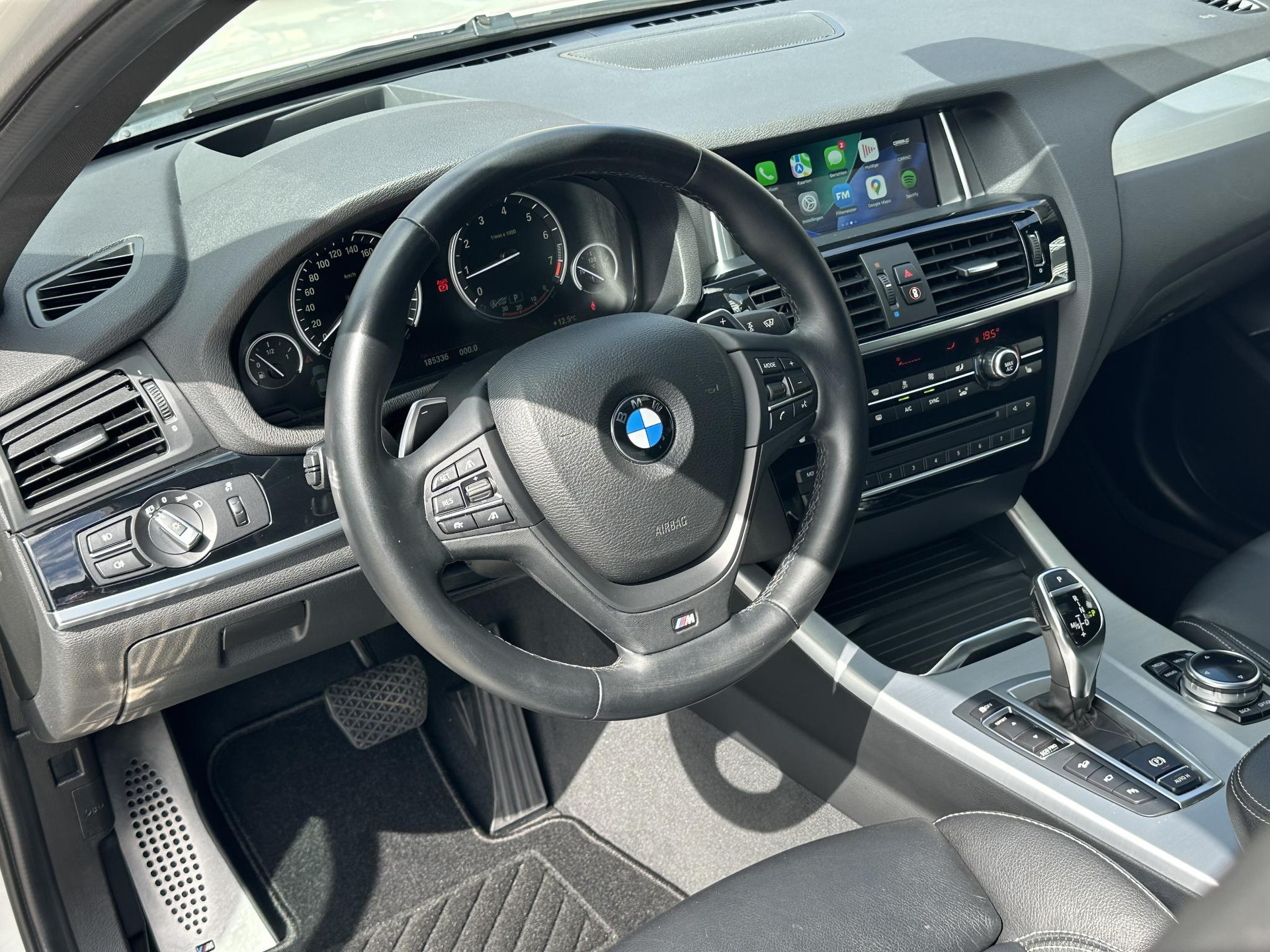52623283-1.jpg